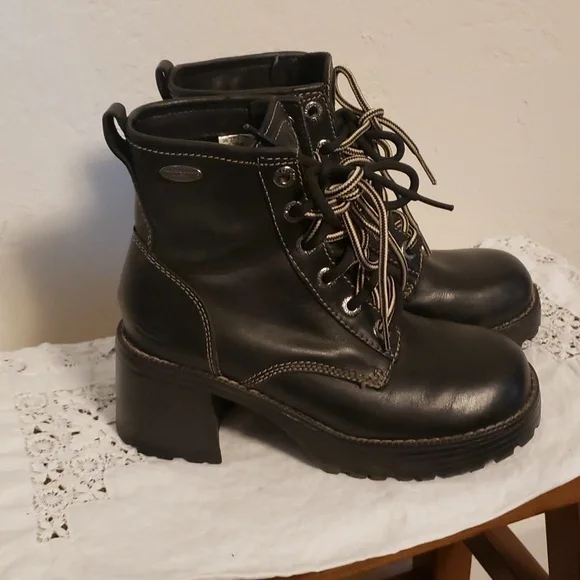 Vintage 90s chunky heel leather boot - Picture 2 of 11